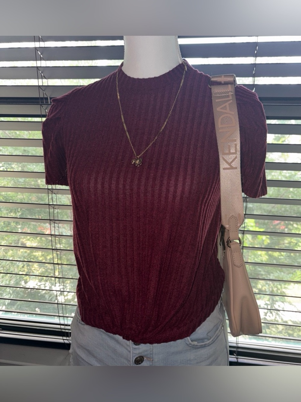 june & hudson Ribbed Short Sleeve Top in Burgundy